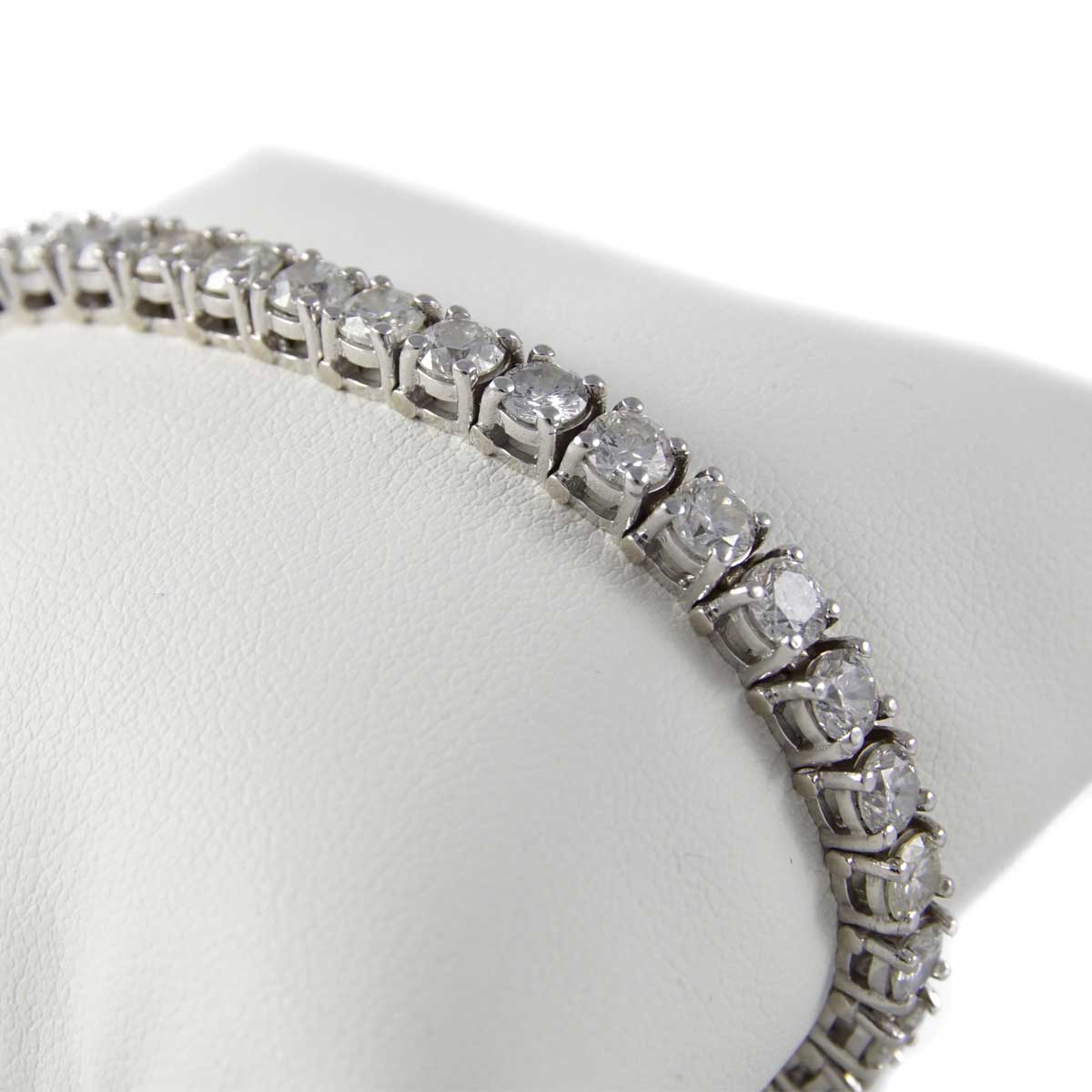14k White Gold Diamond Bracelet for Women image 3