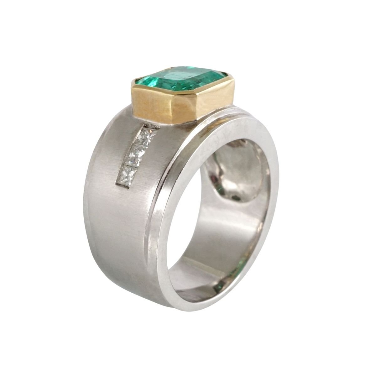 14k White Gold Green Stone Ring image 3