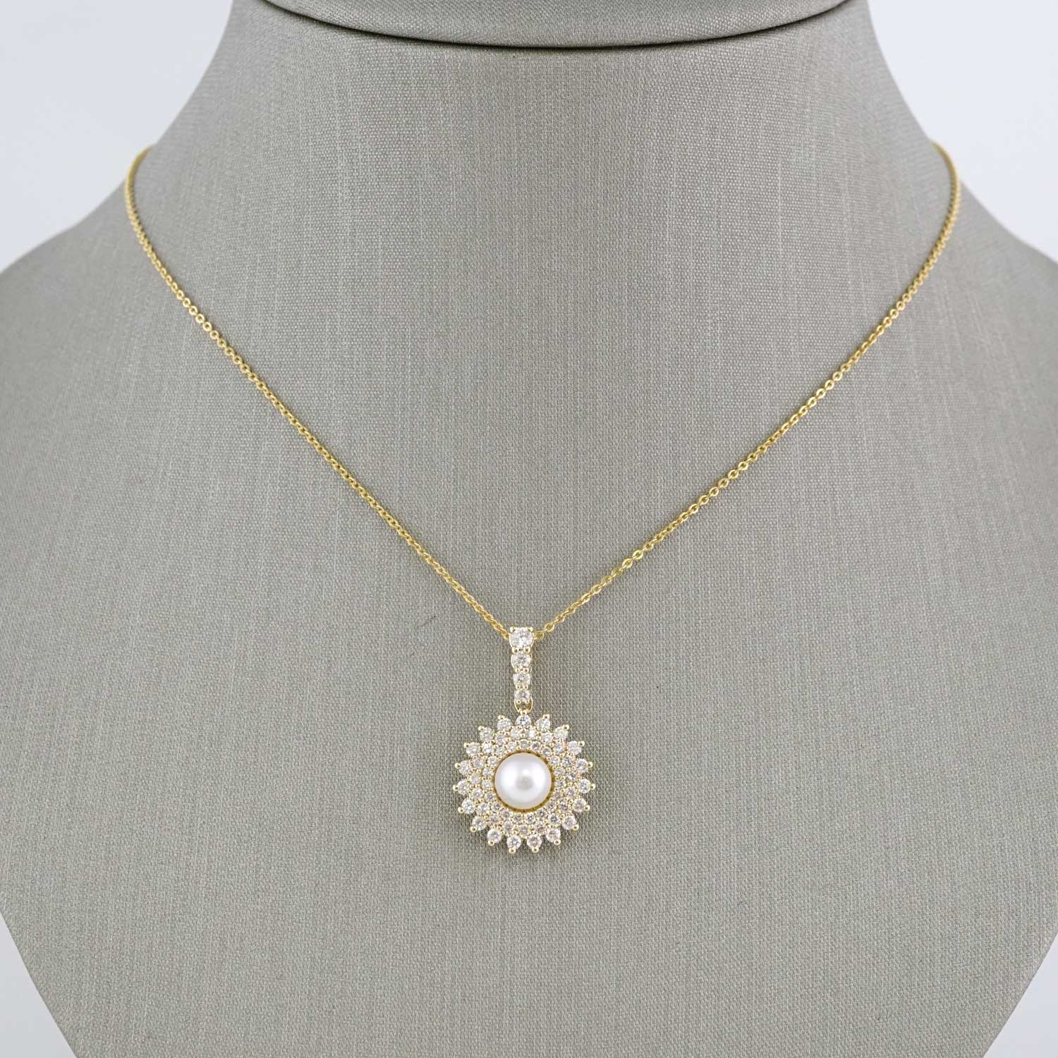 14k Yellow Gold Diamond Round Pendant Chain image 0