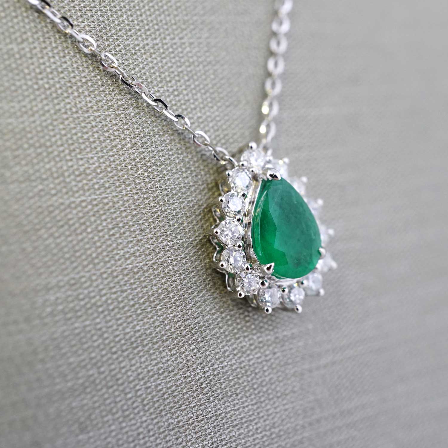14k White Gold Diamond Green Almond Chain image 0