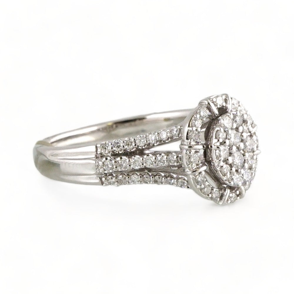 10k White Gold Diamond Round Ring image 1